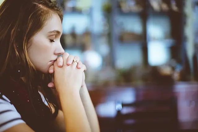 Les avantages peu connus des pauses méditatives sur votre wellness