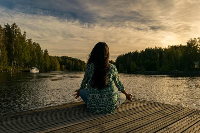 Les bienfaits des pauses méditatives sur la santé mentale