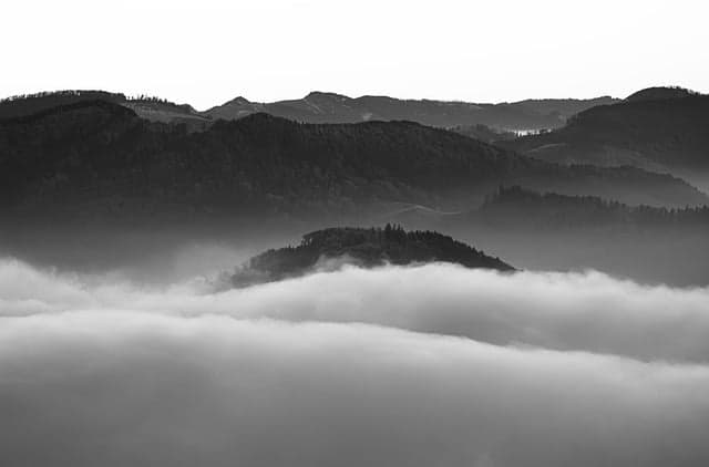 Comment intégrer les pauses méditatives dans votre journée
